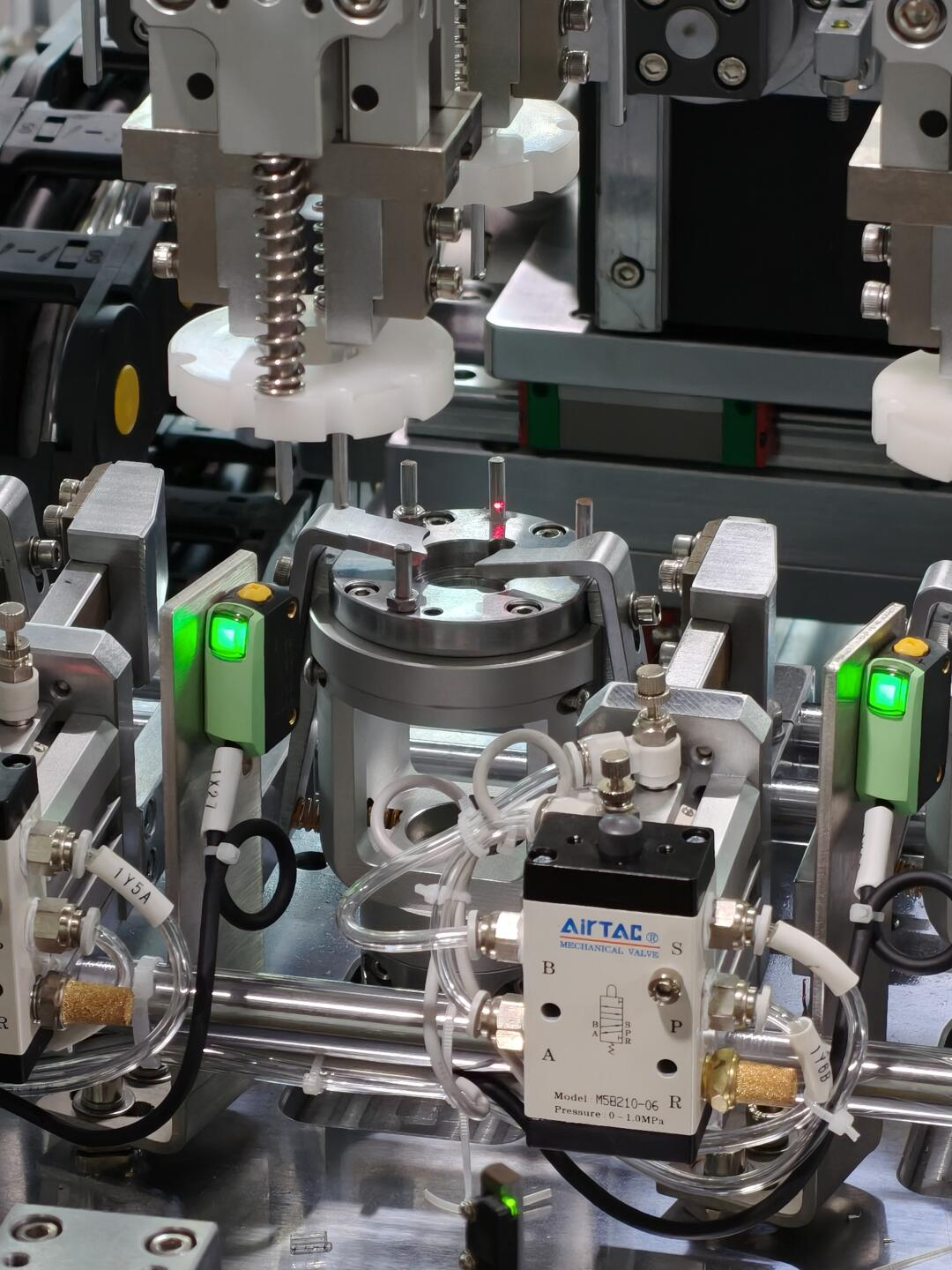 Automated mechanical station for DFM DFA and DFT review