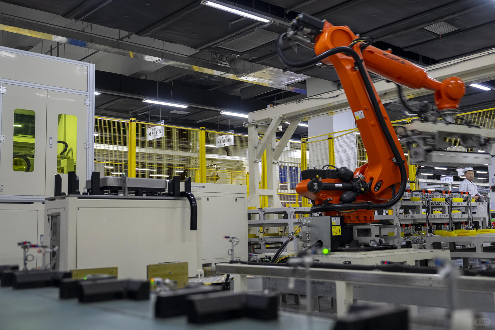 Robotic production cell for process route and build strategy